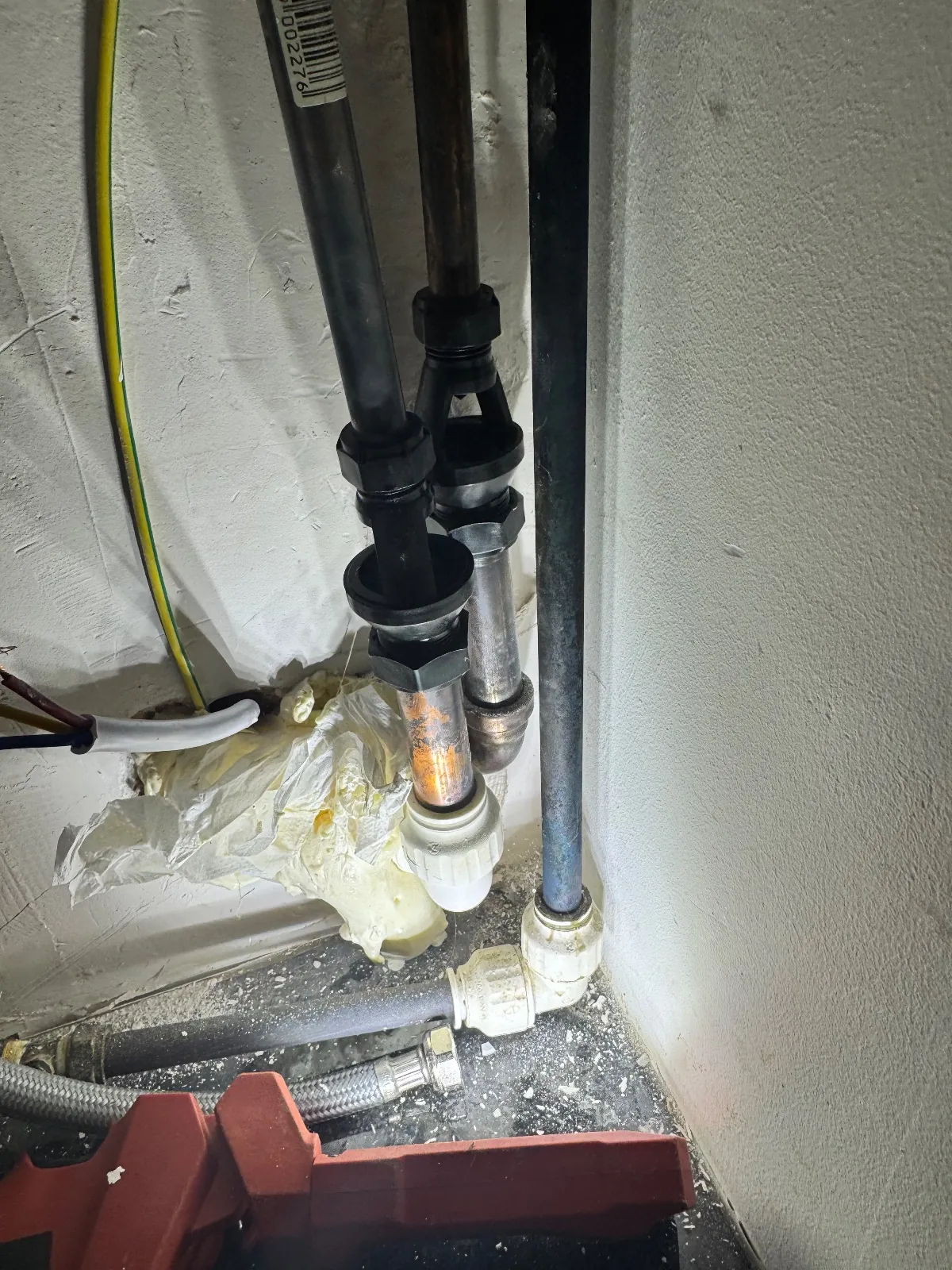 Cold and hot pipework with push-fit connectors at the position of a hot water cylinder being replaced